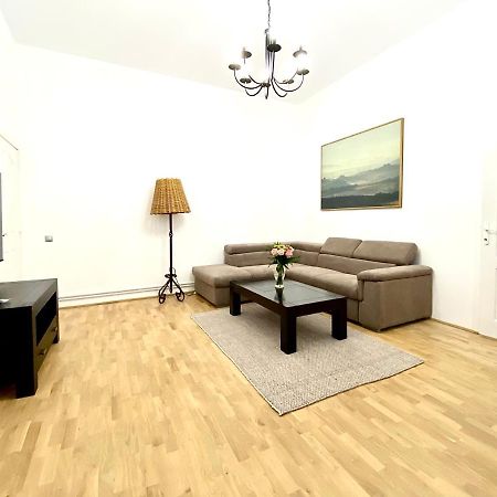 Republique Family Apartment บราชอฟ ภายนอก รูปภาพ