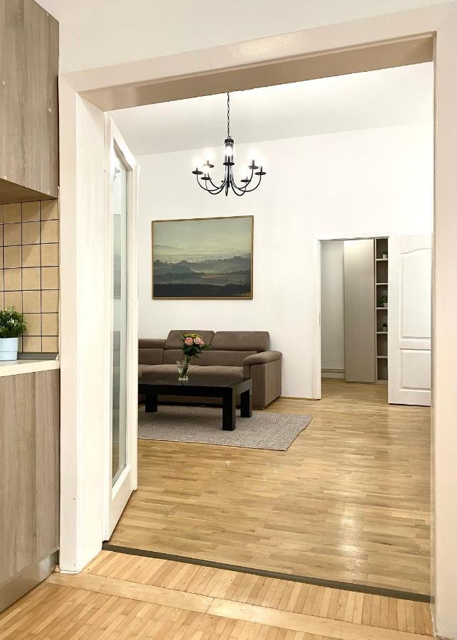 Republique Family Apartment บราชอฟ ภายนอก รูปภาพ