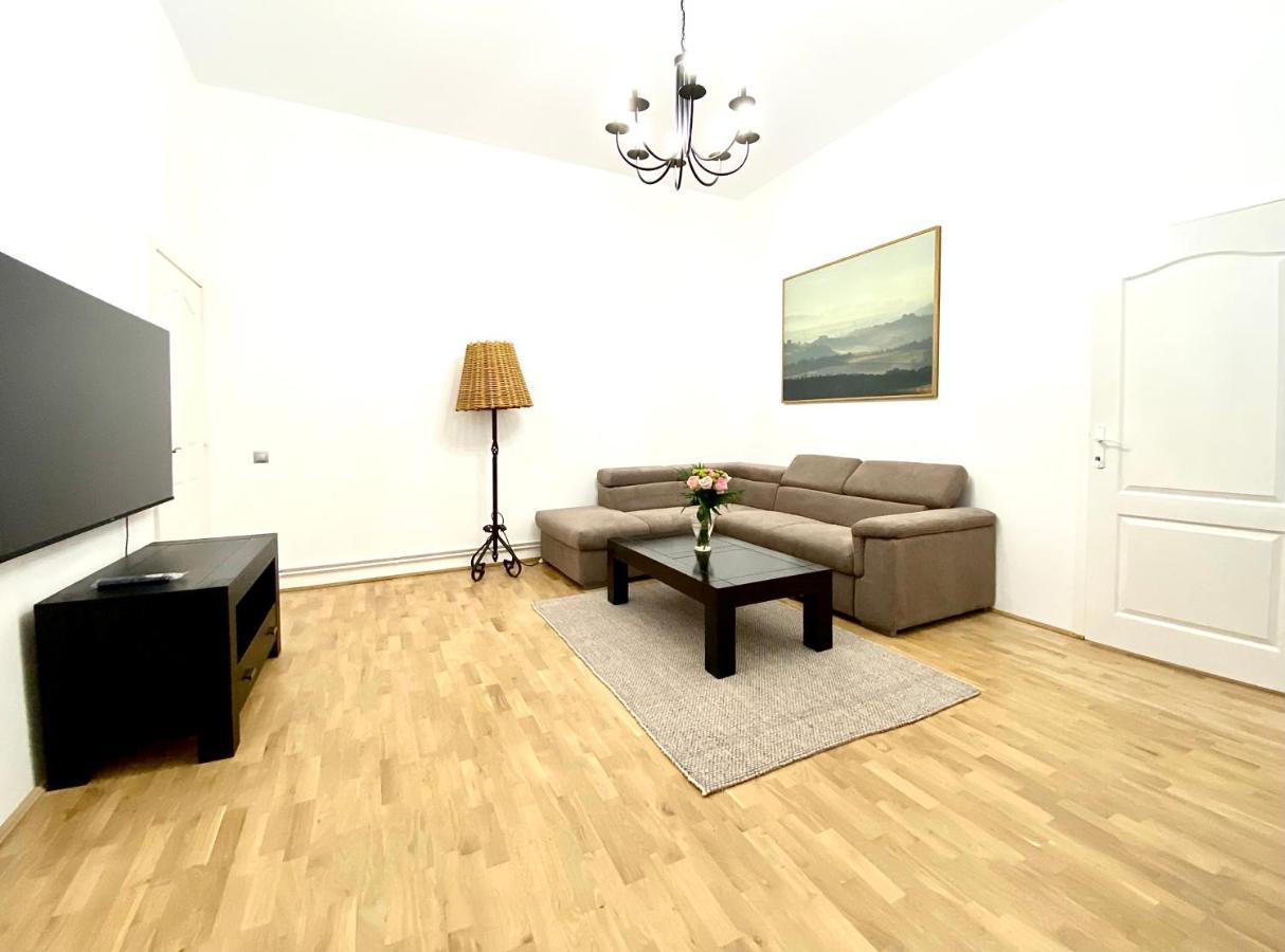 Republique Family Apartment บราชอฟ ภายนอก รูปภาพ