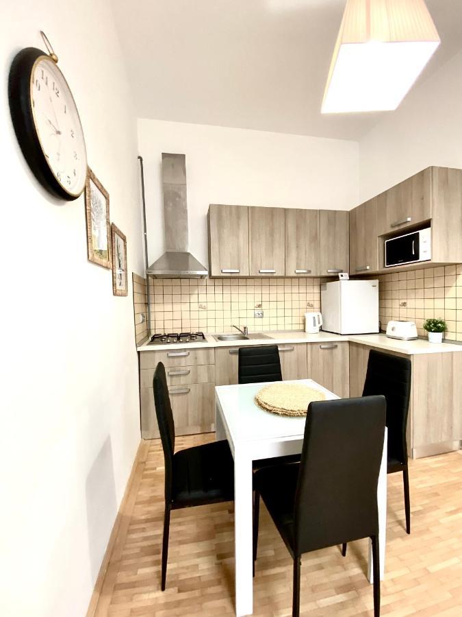 Republique Family Apartment บราชอฟ ภายนอก รูปภาพ