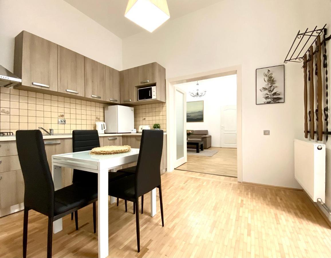 Republique Family Apartment บราชอฟ ภายนอก รูปภาพ
