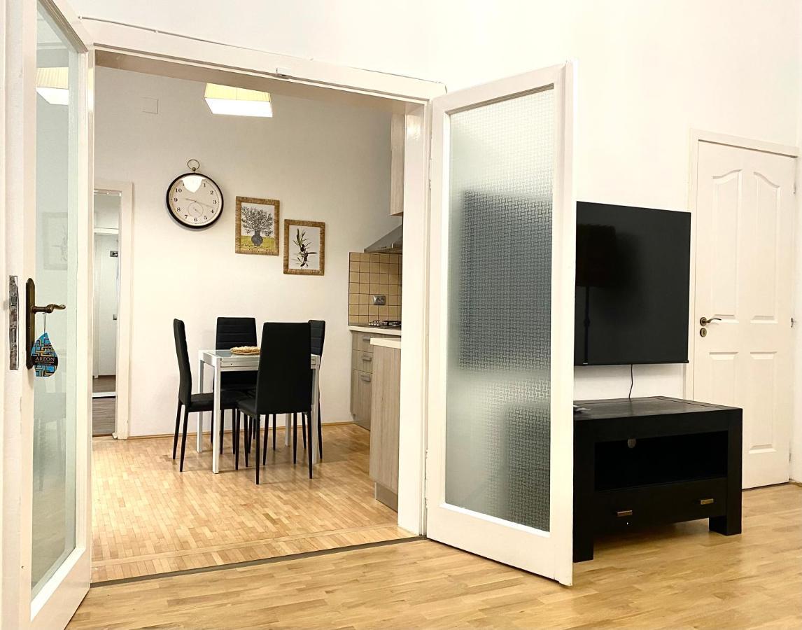 Republique Family Apartment บราชอฟ ภายนอก รูปภาพ
